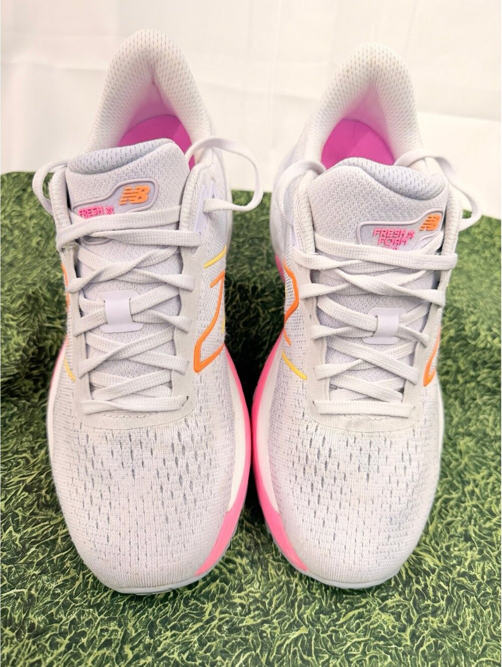 New Balance Fresh Foam 880v12 Sneakers - Womens US 8 - Grey/Pink Shoes Preloved - Picture 8 of 9